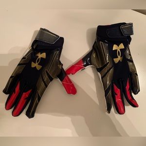 Youth football gloves. Under armor. Worn only a few times. Size YM